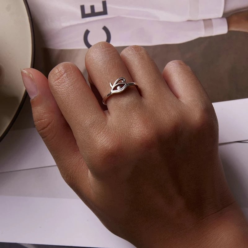 Bague Oeil d'Horus <titolo_esteso><span>en argent 925 plaqué or blanc ajustable</span></titolo_esteso> - Image 2
