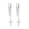 Boucles d'Oreilles Créoles Pendentif Croix <titolo_esteso><span>en argent 925 plaqué or blanc avec zircons blancs</span></titolo_esteso>