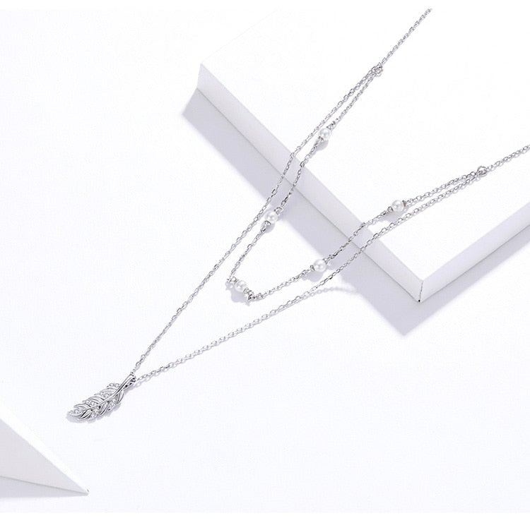 Collier Double avec Plume <titolo_esteso><span>en argent 925 plaqué or blanc ajustable avec zircons blancs et perles</span></titolo_esteso> - Image 6