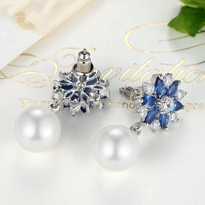 Boucles d'Oreilles Flocon de Neige avec Perles <titolo_esteso><span>en argent 925 plaqué or blanc avec zircons blancs et bleus</span></titolo_esteso> - Image 4