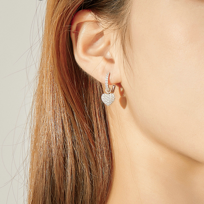 Boucles d’Oreilles Créoles avec Coeurs <titolo_esteso><span>en argent 925 plaqué or blanc avec zircons blancs</span></titolo_esteso> - Image 4