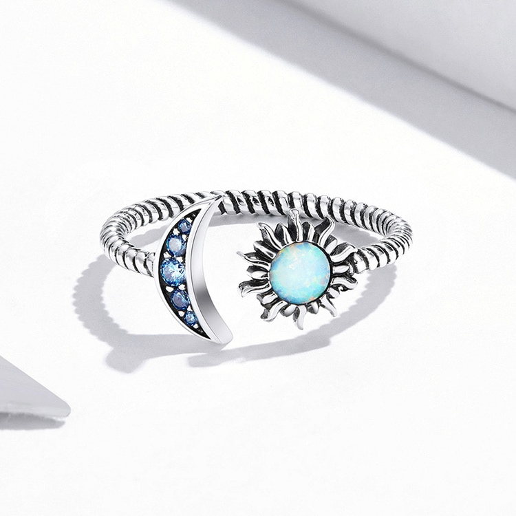 Bague Soleil et Lune <titolo_esteso><span>en argent 925 plaqué or blanc ajustable avec opale et zircons bleus</span></titolo_esteso> - Image 4