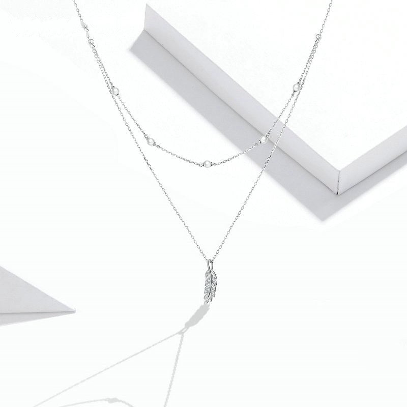 Collier Double avec Plume <titolo_esteso><span>en argent 925 plaqué or blanc ajustable avec zircons blancs et perles</span></titolo_esteso> - Image 3