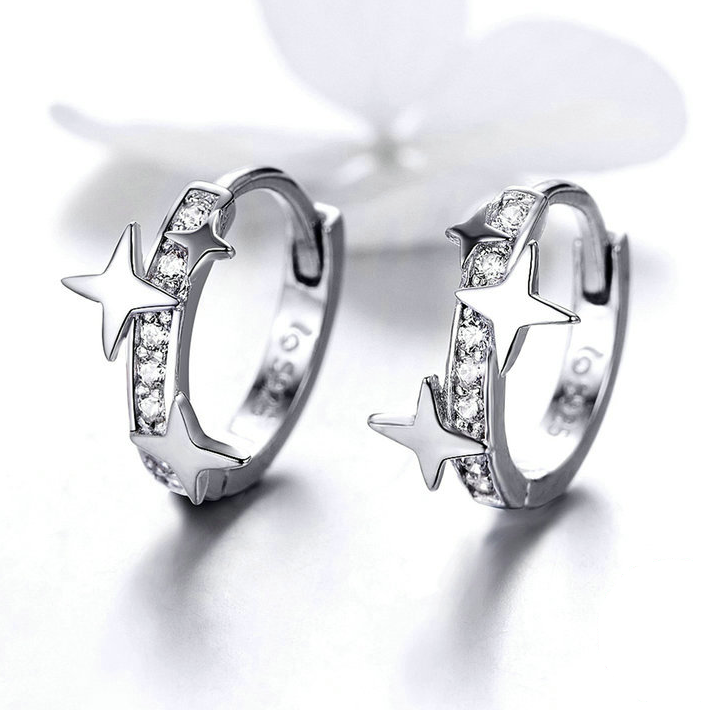 Boucles d’Oreilles Créoles Étoiles <titolo_esteso><span>en argent 925 plaqué or blanc avec zircons blancs</span></titolo_esteso> - Image 3