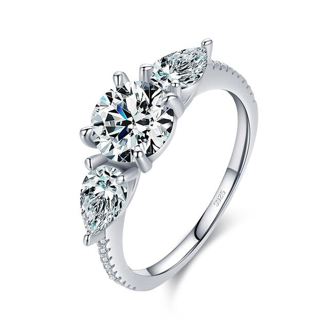 Bague Trilogie <titolo_esteso><span>en argent 925 plaqué or blanc avec zircons blancs taillés en brillant et en goutte</span></titolo_esteso>